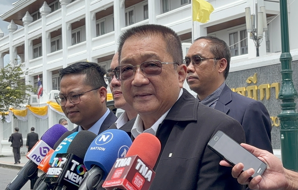 "ชาญชัย" จี้ไต่สวน "วิษณุ" ปมรักษาชั้น 14 ไม่ให้ลับ ด้าน "หมอวรงค์" ชี้คดี "ทักษิณ" ใกล้ตอกฝาโลง