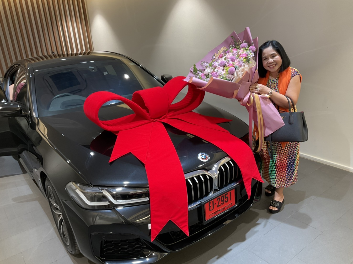 หญิงไก่ หอบเงินสดถอย BMW ซีรี่ย์ 5 กลับบ้าน เผยตัดสินใจร้อง ผบช.ก.เอาผิดอาจารย์คู่กรณีจันทร์นี้ 