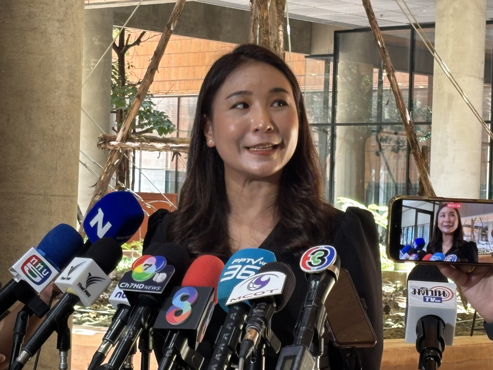 “ศิริกัญญา” ยินดี “ปชป.” ยื่น ป.ป.ช.-มท. สอบปม สก.พรรคประชาชน “เสียบบัตรแทนกัน” แจงกดผิดที่ ไม่เจตนา พร้อมสู้ตรวจสอบ