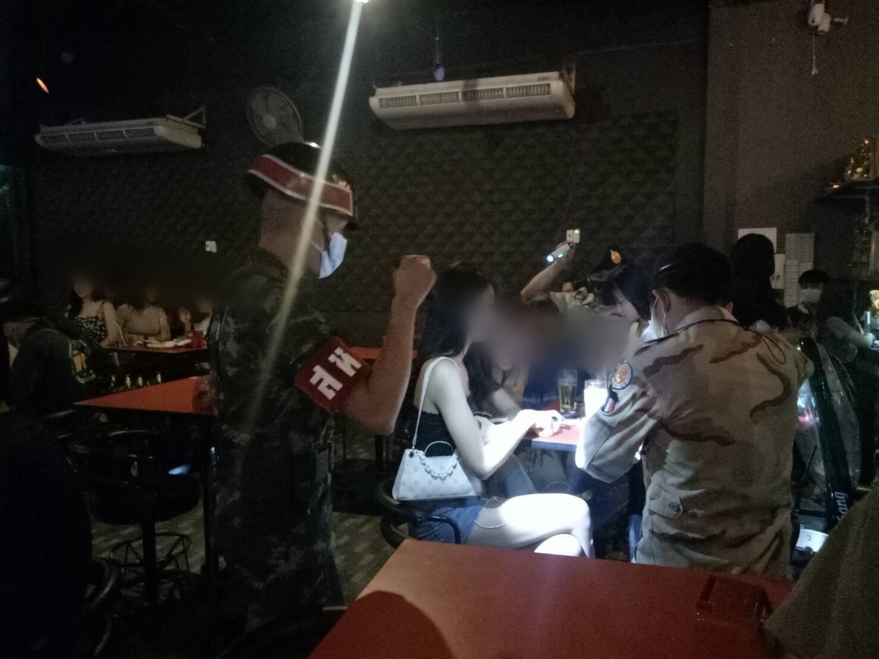 บุกจับผับดังหนองบัวลำภูเปิดเกินเวลาและไม่มีใบอนุญาต