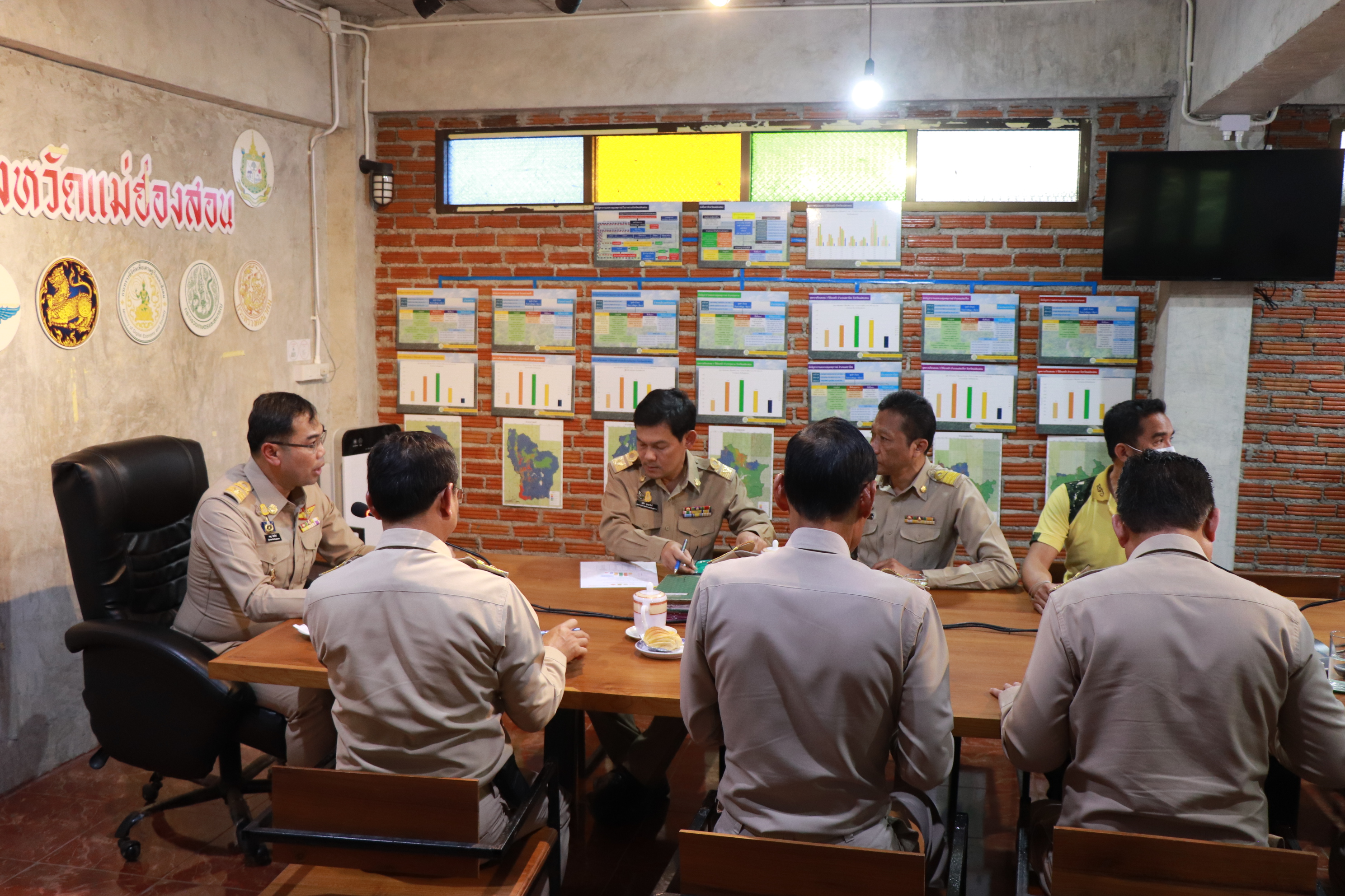 ผู้ว่าฯแม่ฮ่องสอนสั่งประชุมด่วนรับมือไฟป่าและควันพิษ