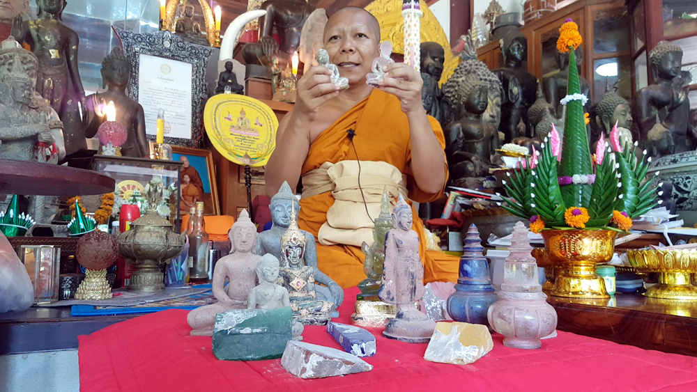 เจ้าอาวาสวัดโบสถ์ สืบหาพระเก่าพันปี เมืองโบราณบางขลัง นำกลับคืนมาได้กว่า 25 องค์