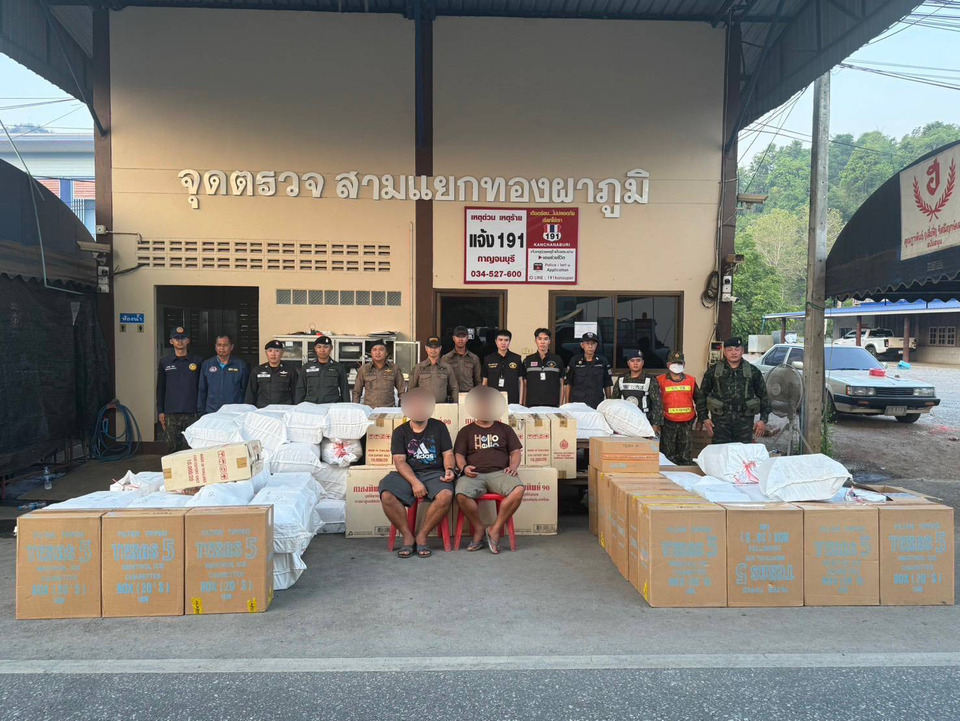 สกัดกลางด่าน! ฉก.ลาดหญ้ารวบกระบะลอบขนบุหรี่เถื่อน 6,590 คอตตอน มูลค่าพุ่งเกือบ 60 ล้าน 