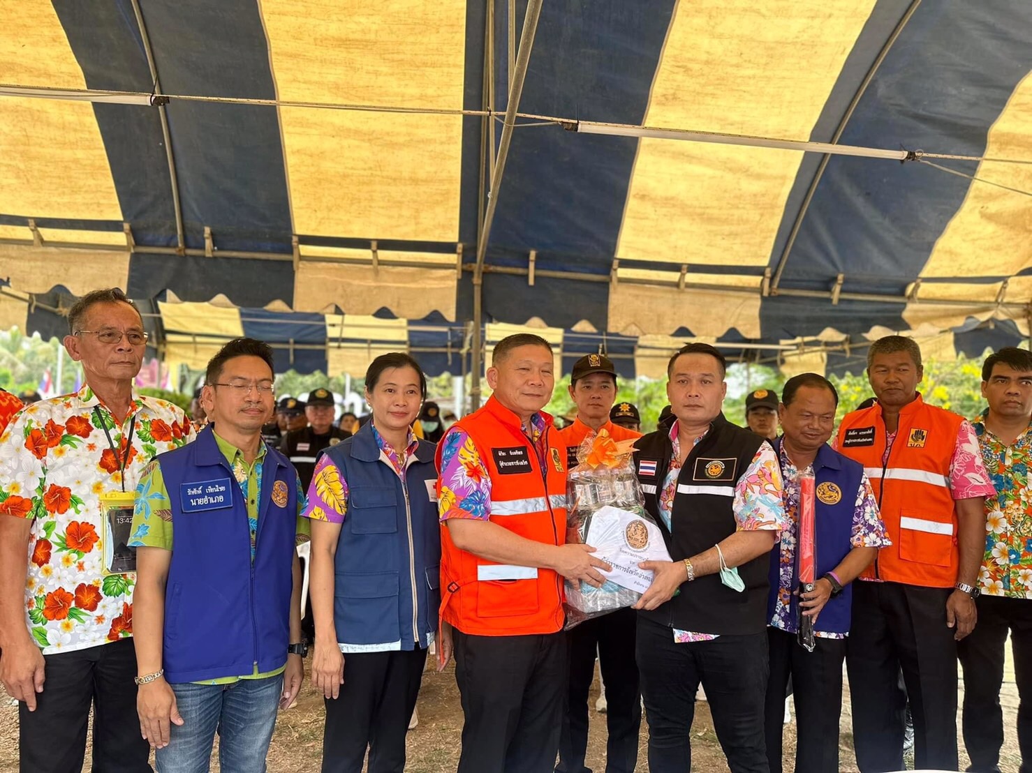 ผู้ว่าฯอ่างทอง ลงพื้นที่ตรวจเยี่ยมจุดตรวจ จุดบริการประชาชนและด่านชุมชน เพื่อป้องกันอุบัติช่วงสงกรานต์