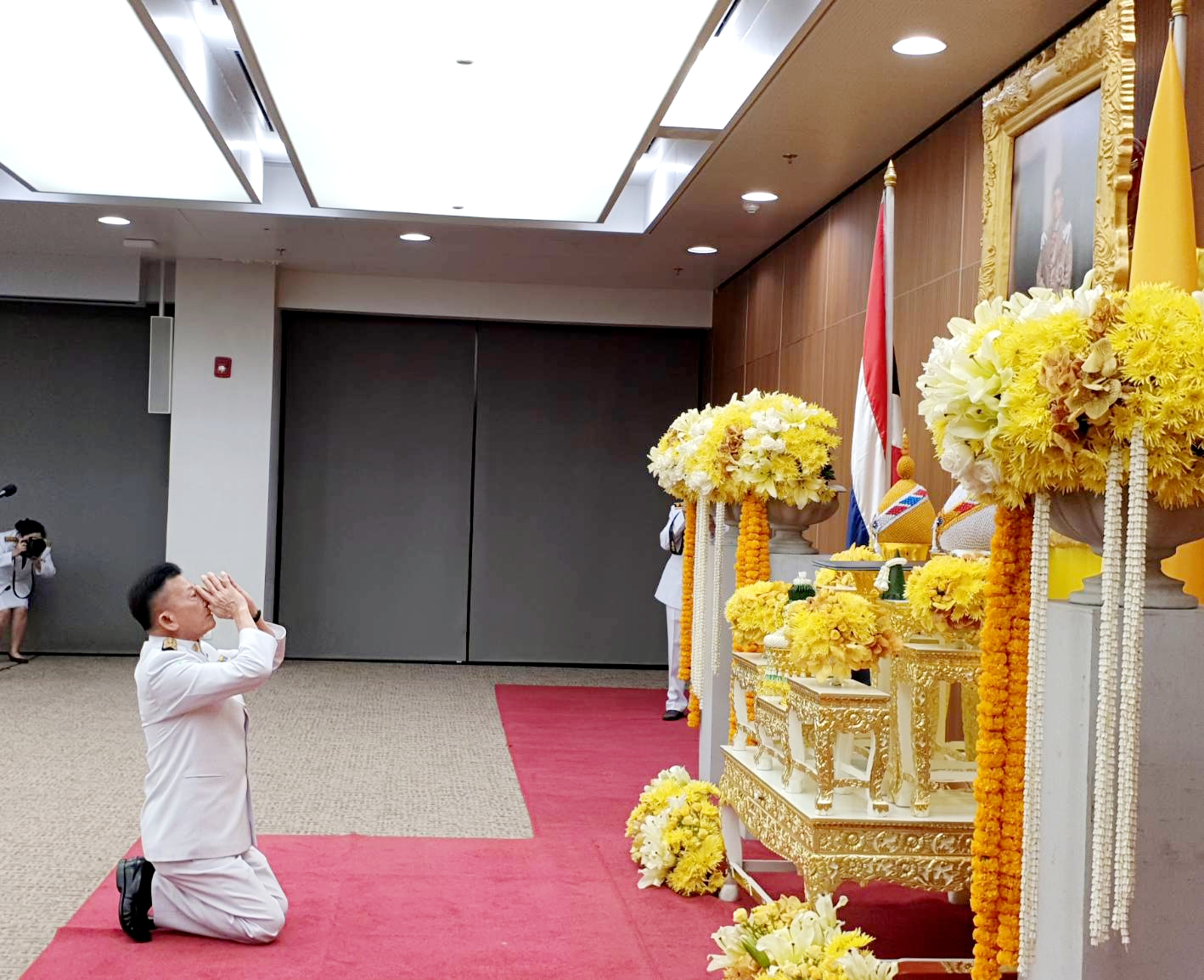 "สมพงษ์” รับพระบรมราชโองการโปรดเกล้าฯ "ผู้นำฝ่ายค้าน" เชื่อไม่นานกลับมาเป็นรบ.บอกยังรักกันดีกับ "หญิงหน่อย" 