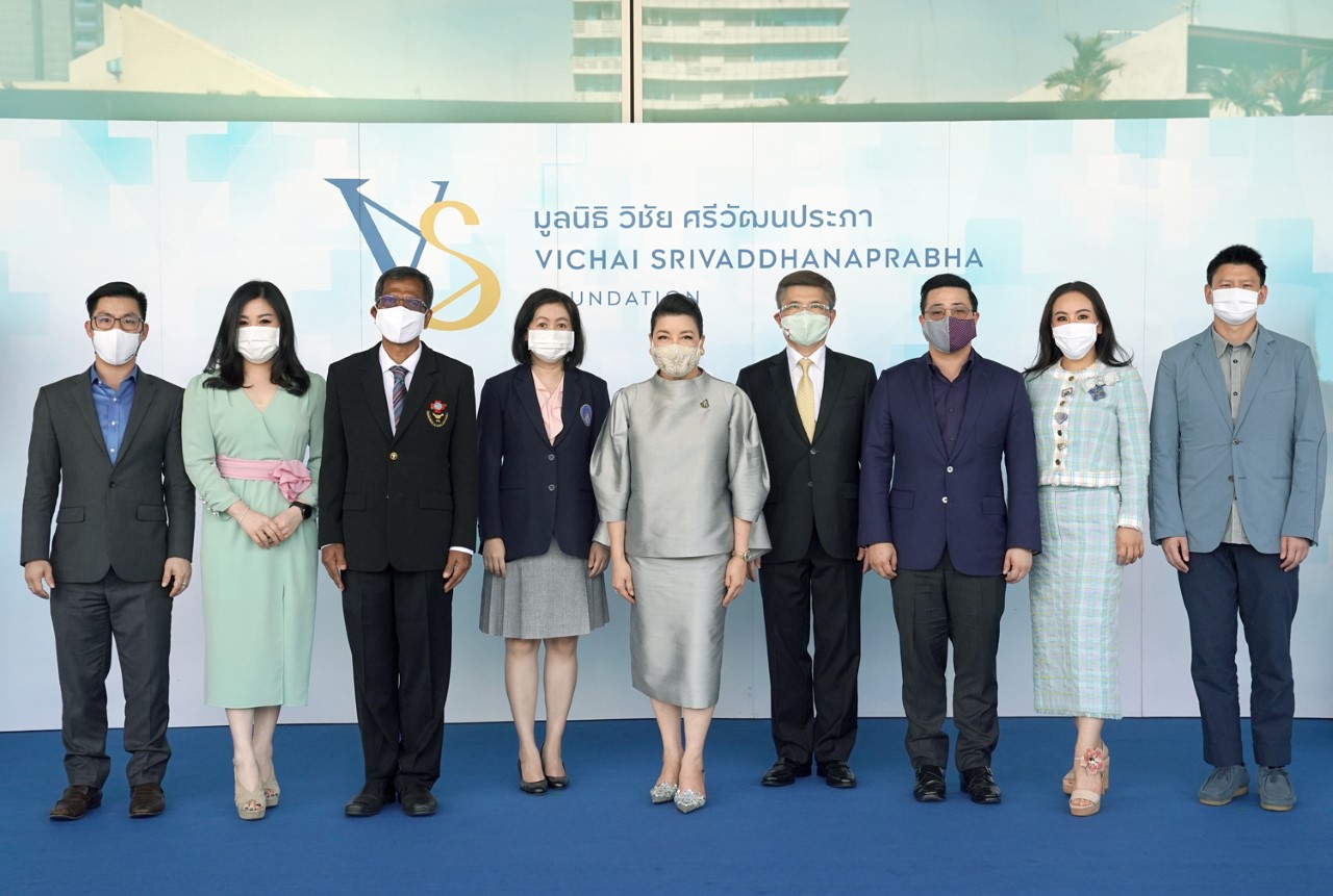 มูลนิธิ วิชัย ศรีวัฒนประภา มอบรถพยาบาลฉุกเฉิน