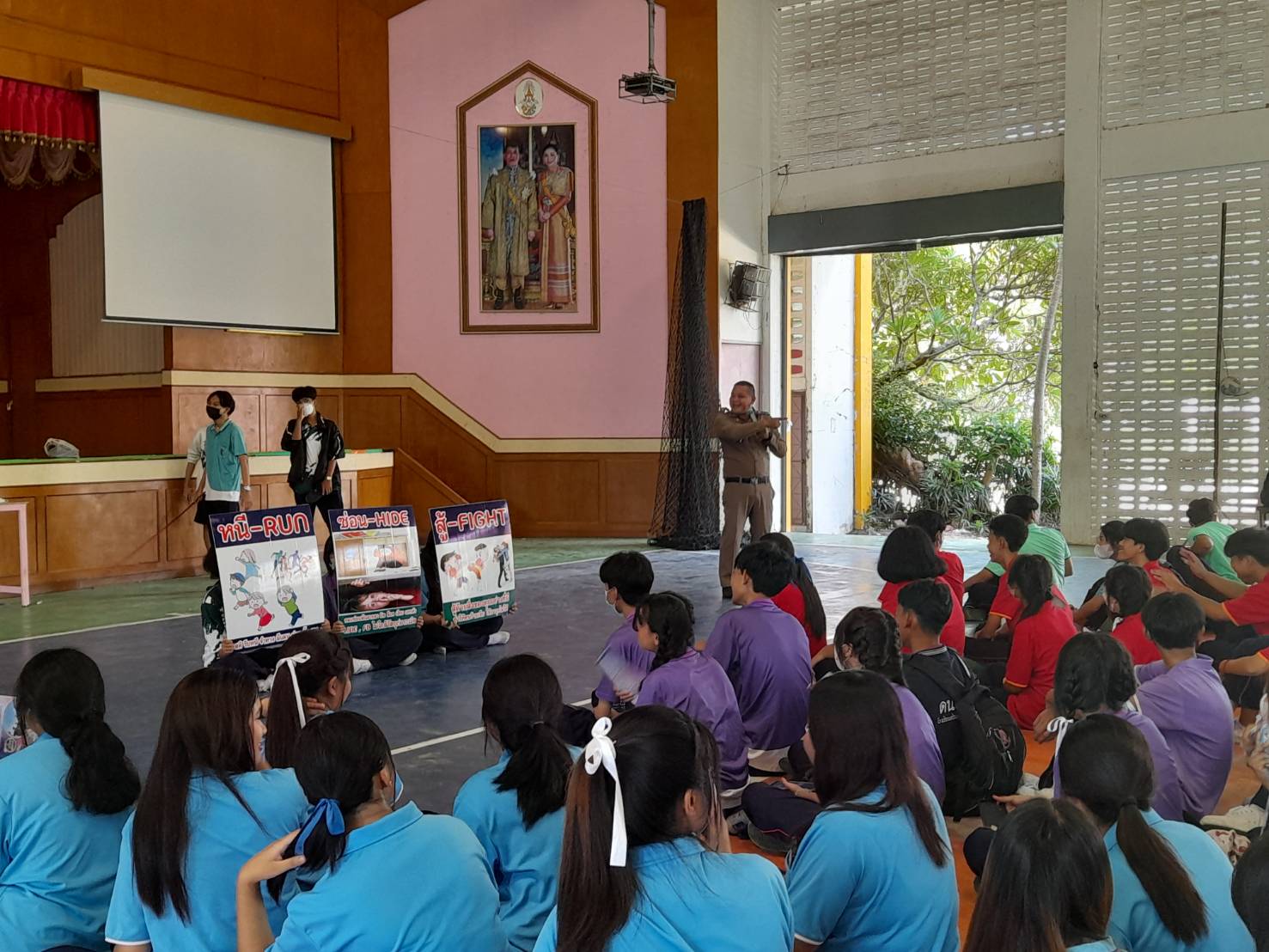 ตำรวจสภ.เมืองร้อยเอ็ดดำเนินโครงการโรงเรียนปลอดยาเสพติดเพื่อเยาวชนและอนาคตของชาติ