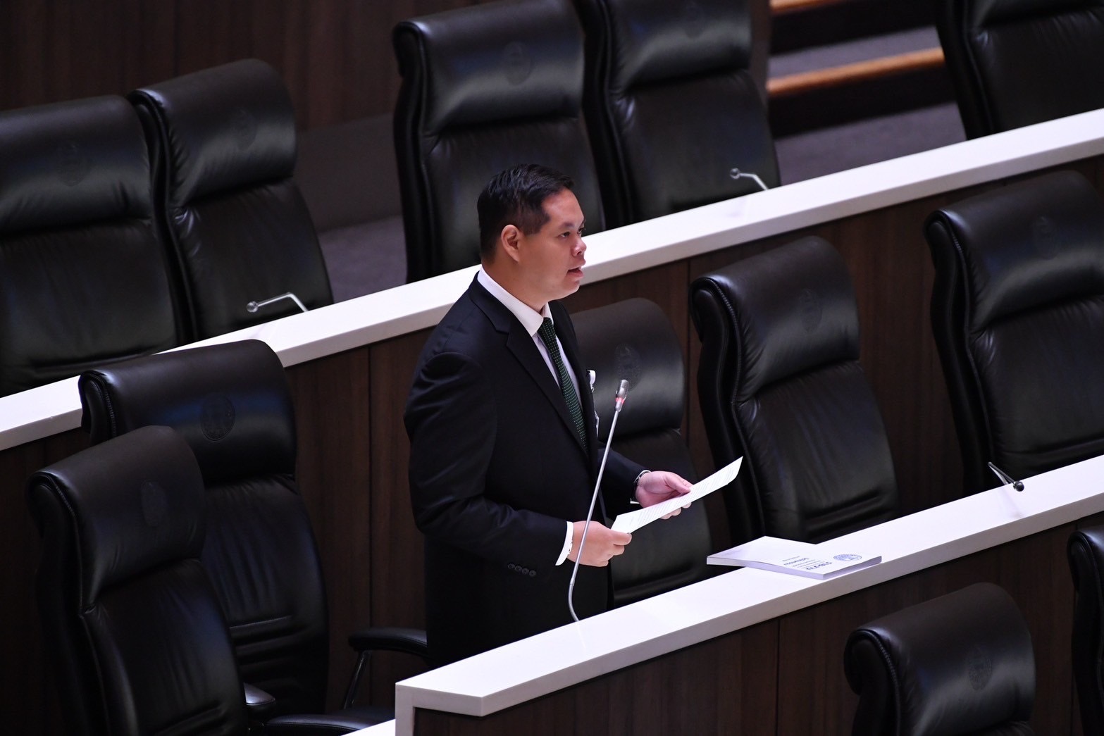 "สรรเพชญ" หารือ ประธานสภาฯ ปมความเดือดร้อนชาวประมง-เรียกร้องปรับปรุงภูมิทัศน์แหล่งท่องเที่ยว ต.เกาะแต้ว