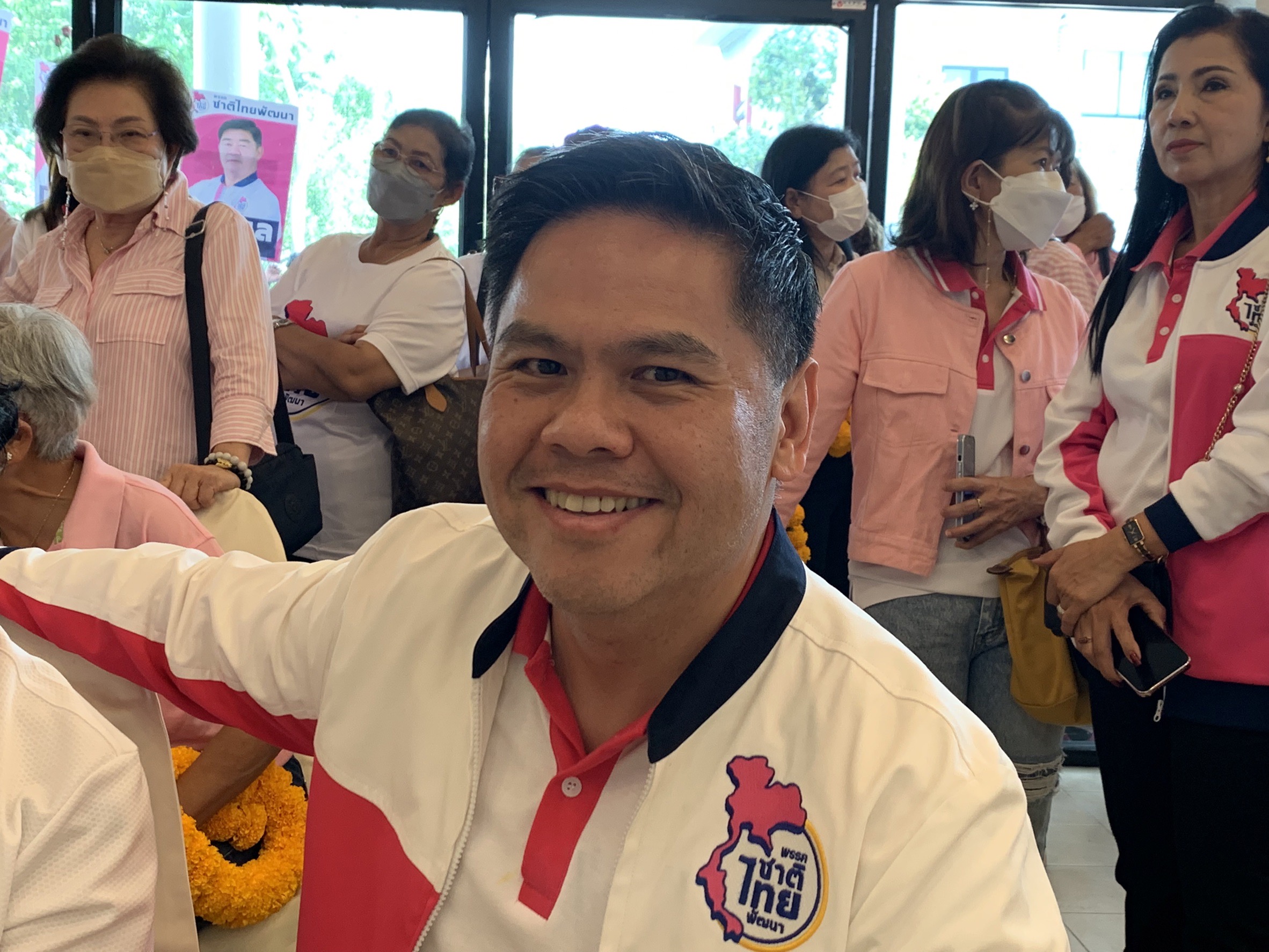 "วราวุธ" ย้ำชทพ.ไม่ประมาท อ้อนชาวสุพรรณ 8 แสนคนขอให้เลือกทั้งเบอร์คน-เบอร์พรรค จี้กกต.ออกแบบบัตรลต.อย่าทำปชช.สับสน