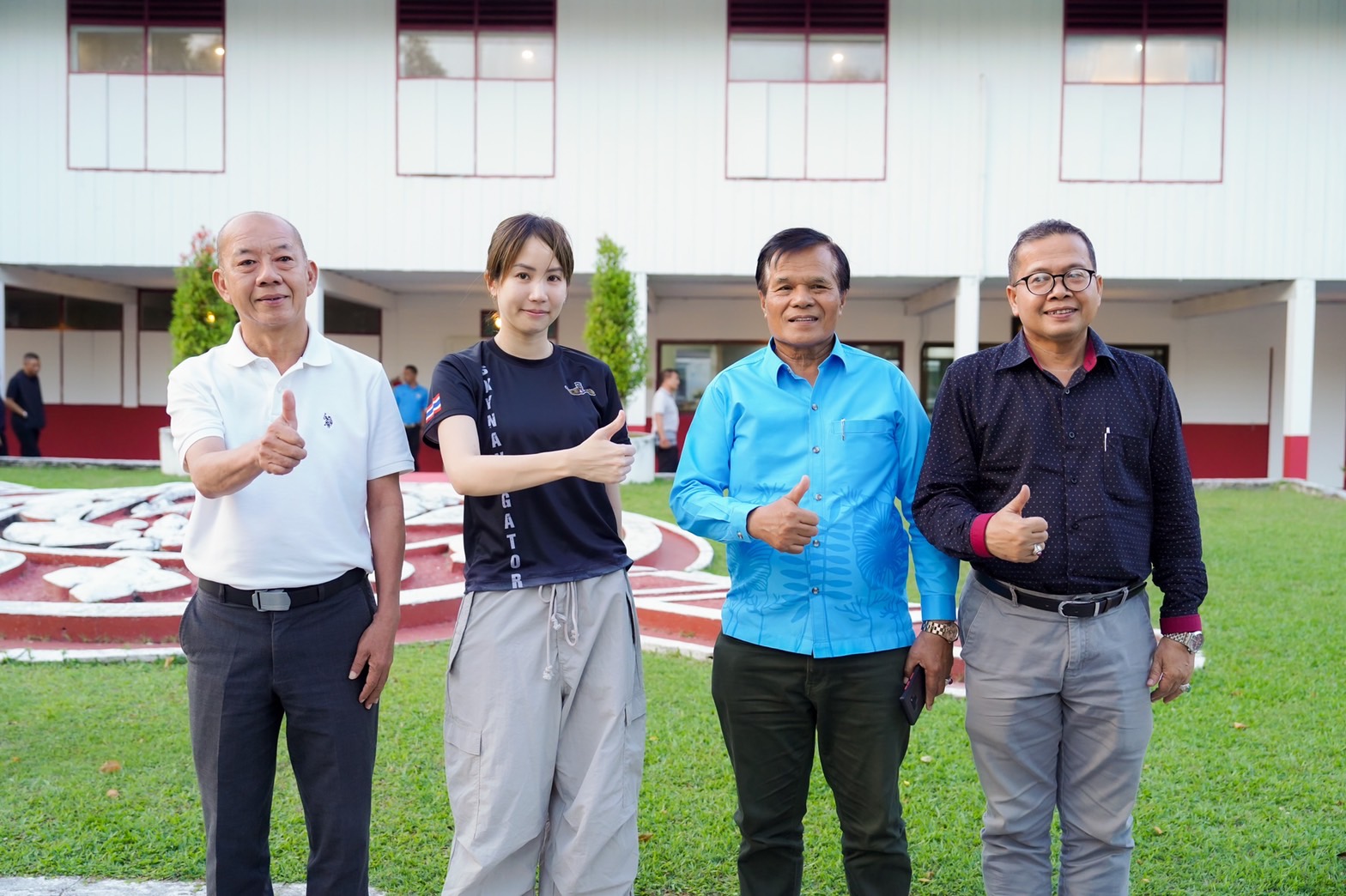 "ตั๊น จิตภัสร์" บุก 3 ชายแดนใต้ "รวมพลังประชาธิปัตย์" ปักธงปลายด้ามขวานสู้ศึกเลือกตั้ง