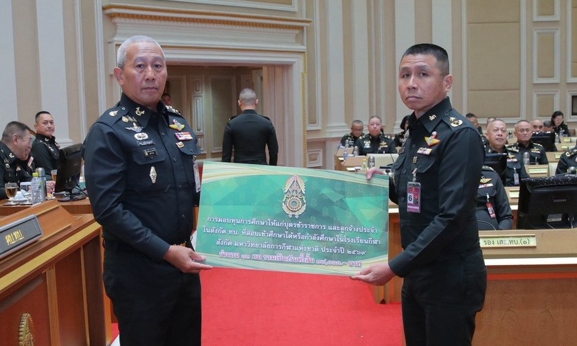 “ผบ.ทบ.” สั่งเฝ้าระวังชายแดนทุกด้าน จับตากัมพูชา-ชายแดนใต้ ย้ำกำลังพลรอบคอบ ยึดความปลอดภัยประชาชน