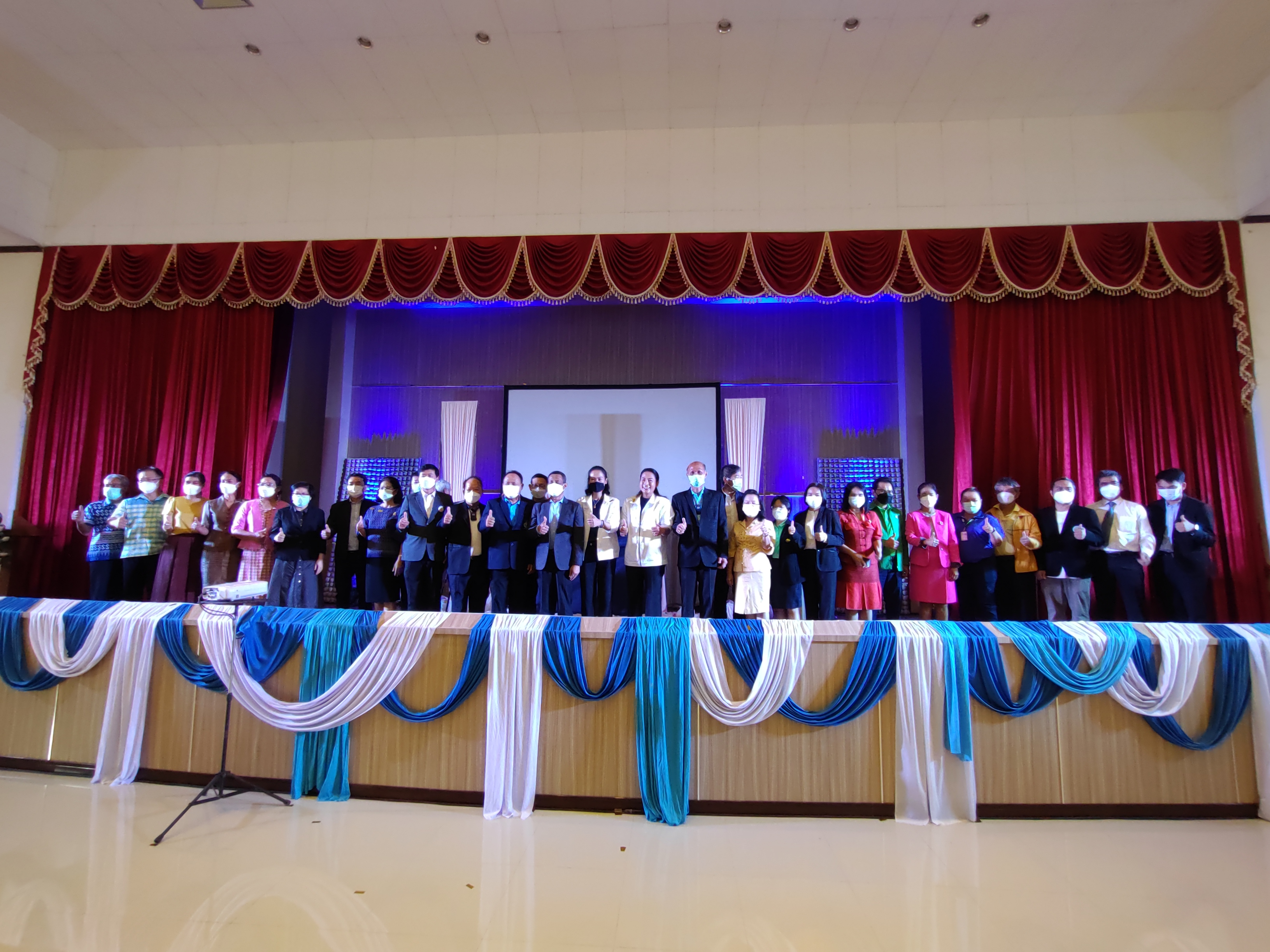 ระยองจับมือวิสาหกิจชุมชนบ้านเนินสว่างเปิดตัวนวัตกรรมแปรรูปผลิตภัณฑ์จากยางพารยกระดับ SMEs ระยองสู่ความยั่งยืน   