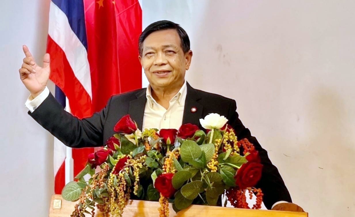 “อลงกรณ์” เปิดวิสัยทัศน์ “ถอยไปข้างหน้า” ฟื้นฟูประชาธิปัตย์ ถอดบทเรียนสตาร์บัคส์สู่ก้าวใหม่ที่ท้าทาย