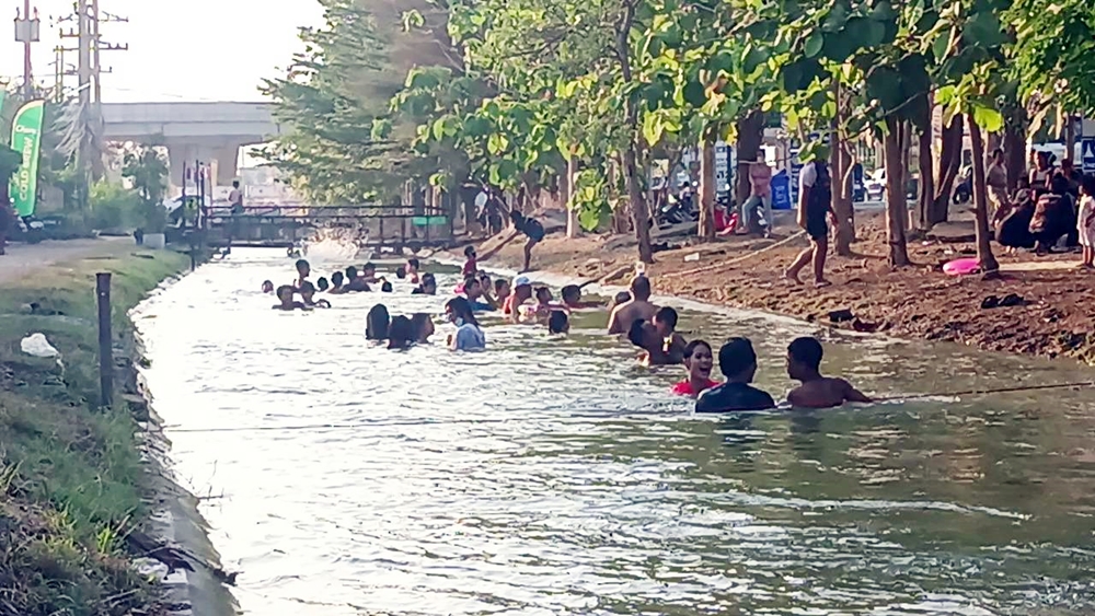 เปิดคลองส่งน้ำ ปอดแห่งใหม่กลางเมืองสระบุรี ให้ประชาชนเล่นน้ำคลายร้อน