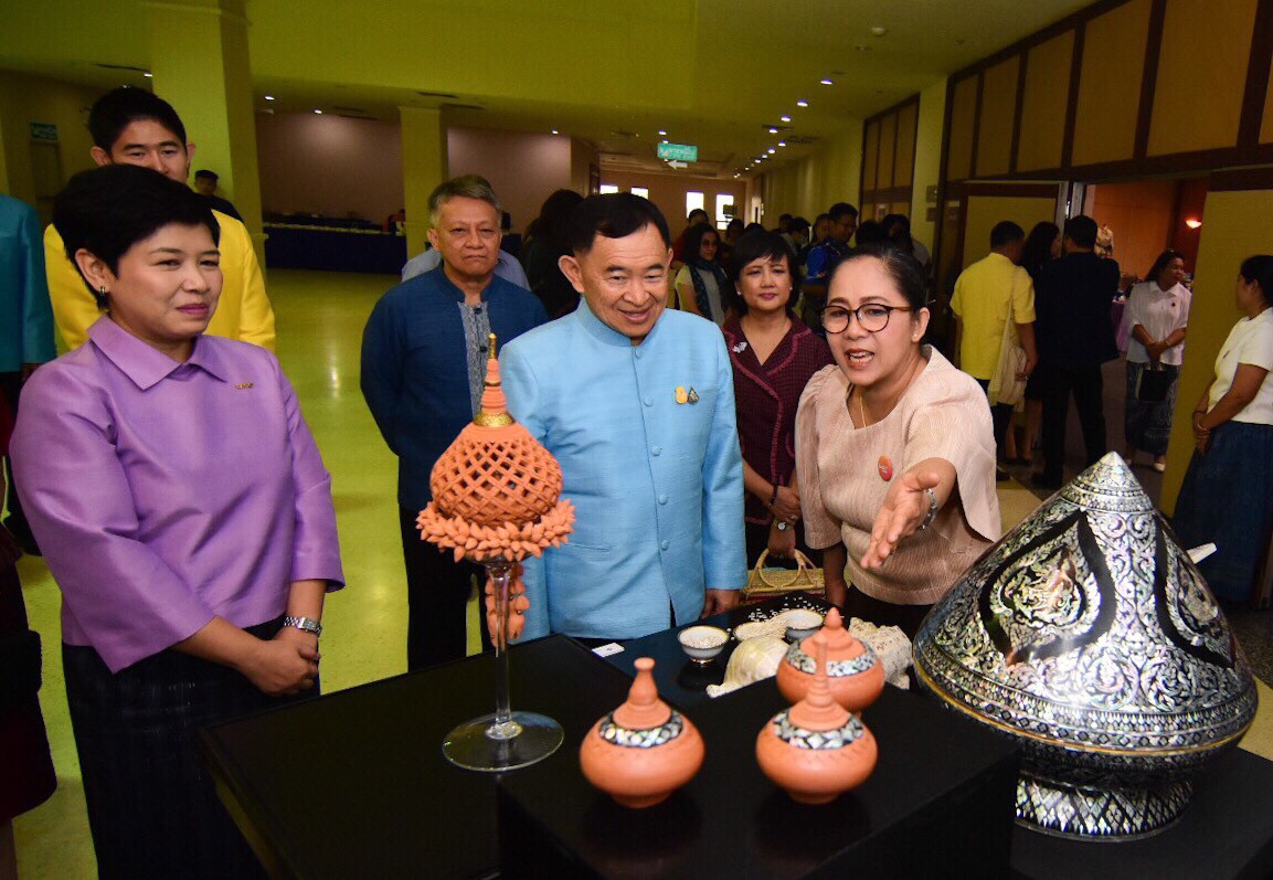 “วีรศักดิ์” ชูเศรษฐกิจสร้างสรรค์ พลิกโฉมงานหัตถศิลป์ไทย สร้างมูลค่าเพิ่ม ยกระดับขีดความสามารถ