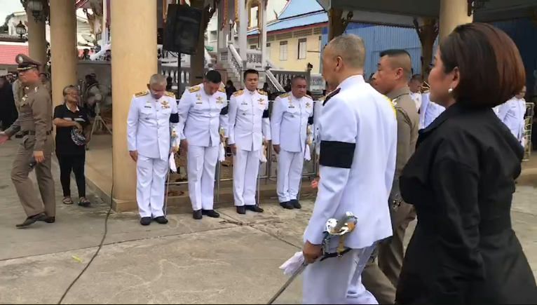 นายกฯ เป็นประธานพิธีรดน้ำศพ เรียกบิ๊กราญคุยส่วนตัว กำชับความปลอกภัยเจ้าหน้าที่ในการปฎิบัติงาน 