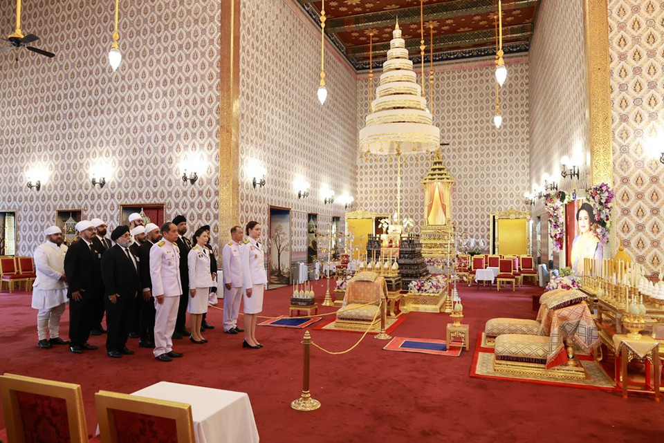 คณะศาสนิกชน 5 ศาสนา ร่วมถวายความอาลัยพระบรมศพ “สมเด็จพระพันปีหลวง” ในพระบรมมหาราชวัง