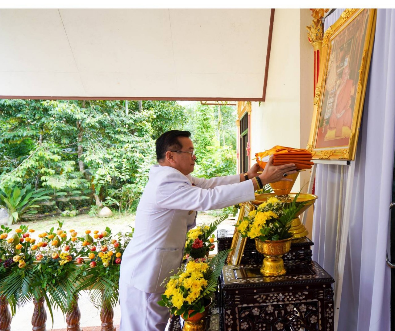 สมเด็จพระอริยวงศาคตญาณ สมเด็จพระสังฆราช สกลมหาสังฆปริณายก ทรงโปรดประทานผ้าพระกฐินให้ทิพยประกันภัย เพื่ออัญเชิญไปทอดถวาย ณ วัดเทพนิมิต จ.นครศรีธรรมราช