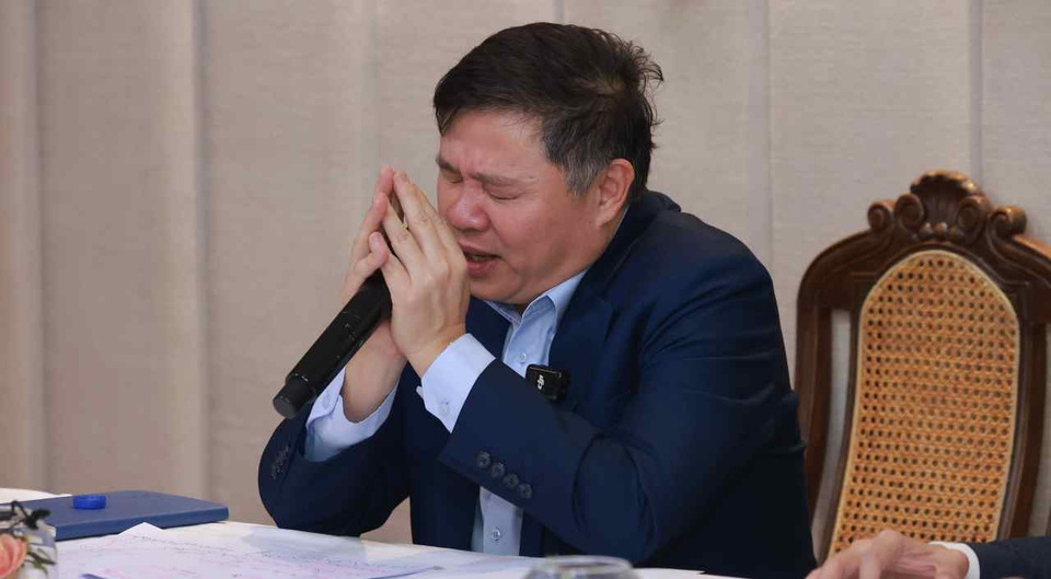 “ทนายแก้ว” แถลงขอโทษยอมรับผิดสัมพันธ์ใกล้ชิด รับกอด–หอม–จูบจริง ยันเล่าข้อเท็จจริงทั้งหมด
