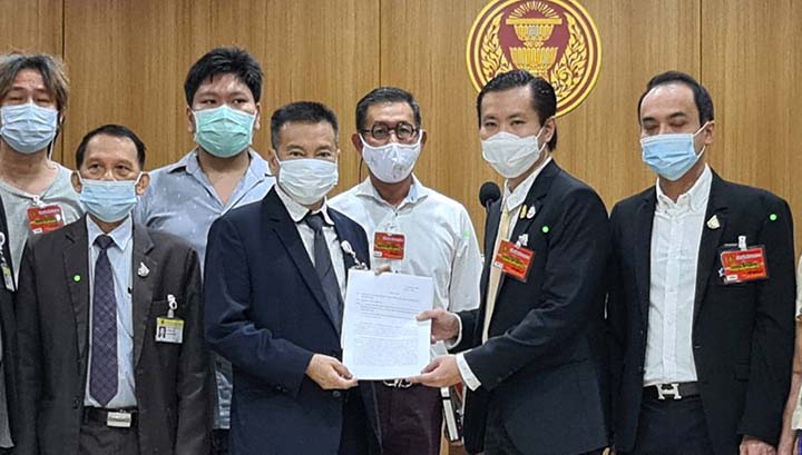 "ชัชวาลล์"รับหนังสือ"ชาวบางลำพู" หลังแห่ร้อง"ศักดิ์สยาม" ผวาถูกเวนคืนที่ดินสร้างรถไฟสายสีม่วง
