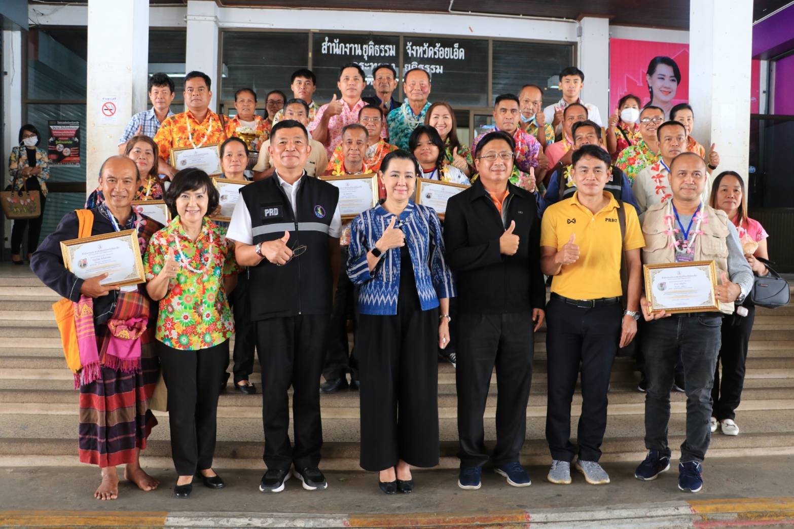 ร้อยเอ็ดรองอธิบดีกรมประชาสัมพันธ์ ลงพื้นที่ตรวจเยี่ยมและมอบนโยบายการทำงานให้แก่บุคลากรและเครือข่ายสื่อมวลชน 