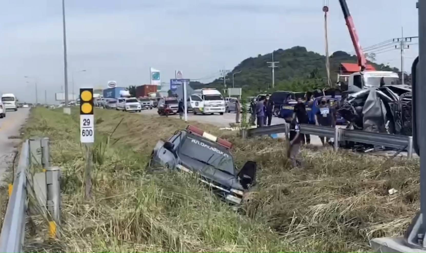 เกิดอุบัติเหตุรถชนกันซ้ำซ้อน 6 คันที่จังหวัดระยอง บาดเจ็บ 1 ราย 