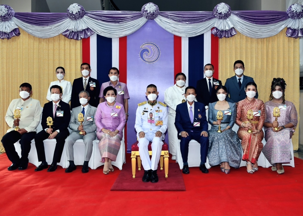 ศิลปินดารา นักร้อง นักแสดงร่วมสืบสานทำนุบำรุงศาสนา รับรางวัล ไตรสรณะบูชา พระเสมาสยาม เนื่องในวันอาสาฬหบูชา ประจำปี 2567