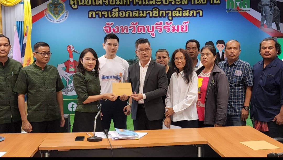 ทนายอั๋น-ผู้สมัคร สว.บุรีรัมย์ บุก กกต.ยื่นข้อเรียกร้อง 4 ข้อ หวังการเลือก โปร่งใส บริสุทธิ์ ยุติธรรม