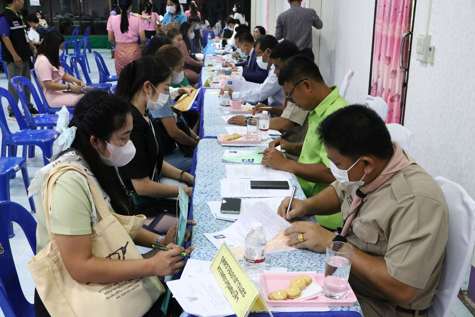 บึงกาฬ แห่สมัครสอบครูผู้ช่วยวันแรกคึกคัก 124 อัตรา