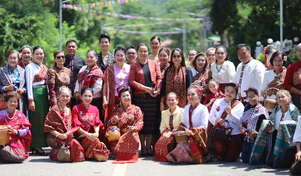 ฮือฮา! 'แฟชั่นกลางแจ้งไดโนสตรีท' เปิดตัวครั้งแรกบนถนนสายบุญสหัสขันธ์
