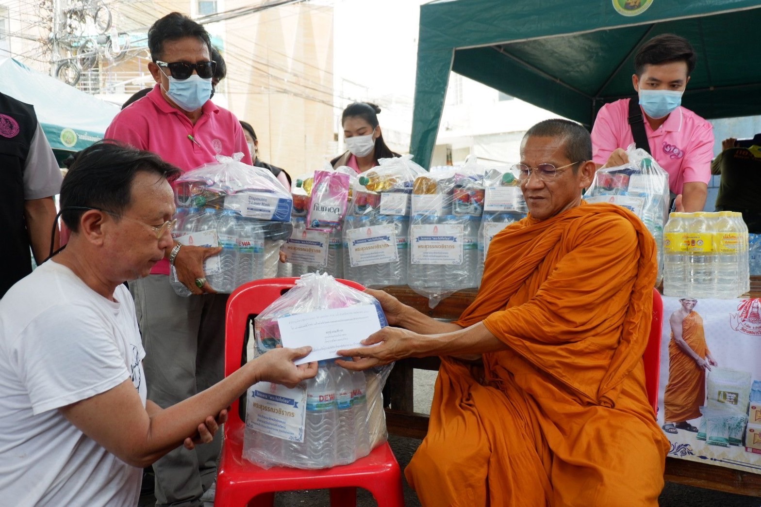 ศูนย์ช่วยเหลือสังคมวัดอ่างทองช่วยเหลือผู้ประสบเหตุอัคคีภัยในพื้นที่ตลาดเก่าอินทร์บุรี  