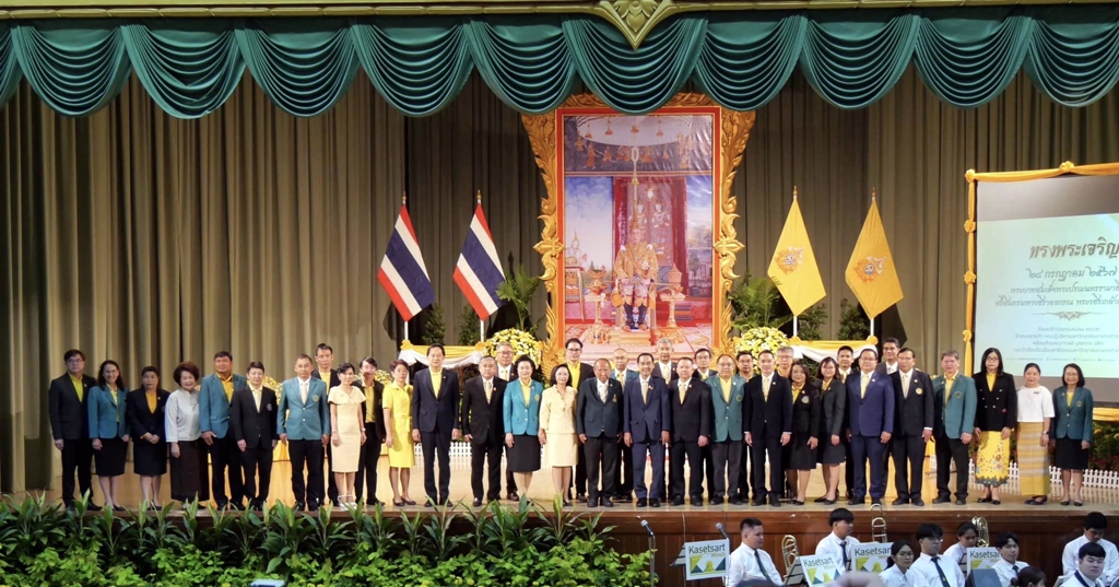 อธิการบดี มก. นำถวายพระพรชัยมงคล และถวายสัตย์ปฏิญาณเพื่อเป็นข้าราชการและพลังของแผ่นดิน