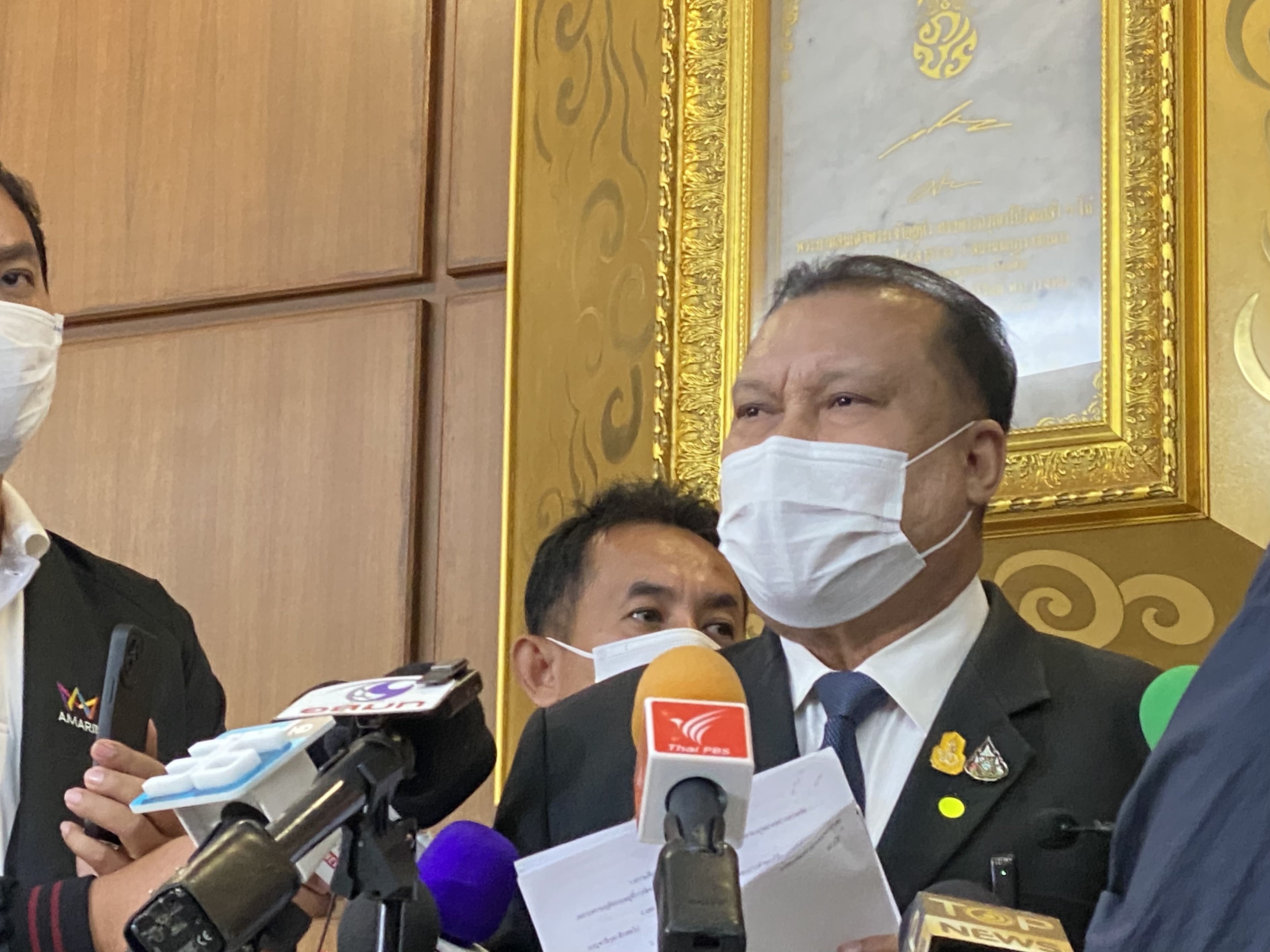 “สนธิญา” จี้ “กกต.” ส่งเรื่องต่อ “ศาลรธน.” วินิจฉัย คุณสมบัติ “พิธา” ถือหุ้นสื่อ ย้ำ ไม่ใช่การสกัด แต่คัดค้านแก้ “ม. 112”