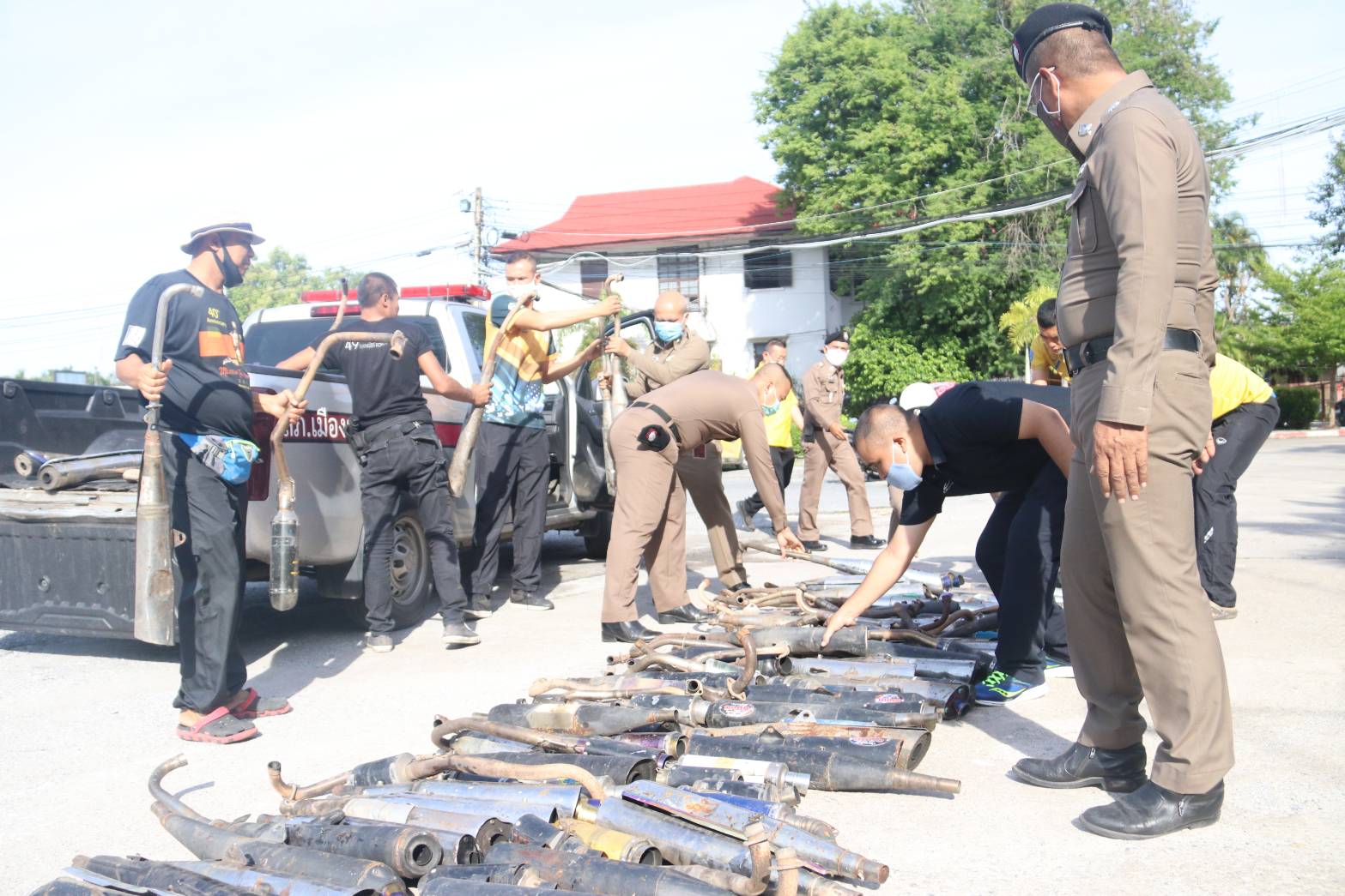 ตร.ยะลา ทำลายท่อแต่งรถซิ่ง กว่า 309 ท่อ เหตุตกแต่งดัดแปลงผิดกฎหมาย