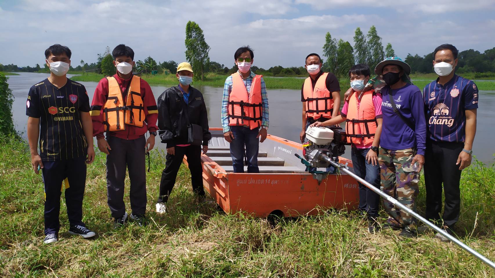 อบต.กุดกุงเตรียมเรือท้องแบนช่วยเหลือหากน้ำชีล้นตลิ่งท่วมบ้านเรือนปชช.