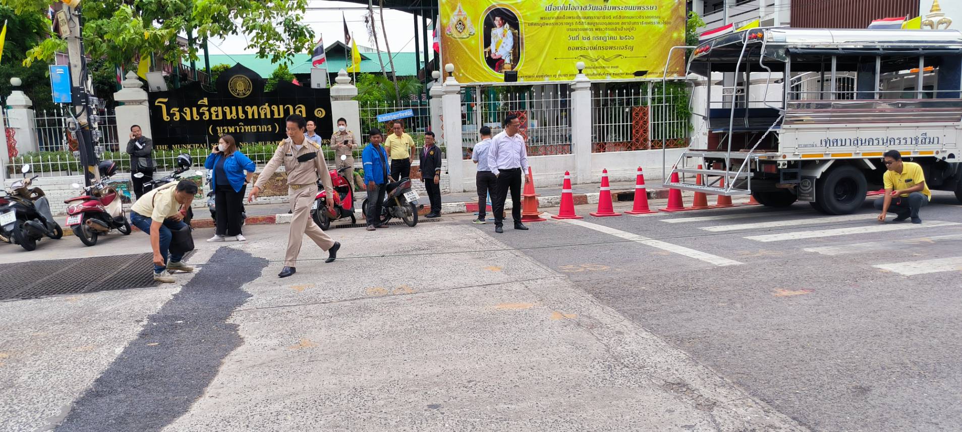 โคราชผงะ ! ถนนกลางเมืองยกตัวสาเหตุดันท่อลอดสายไฟฟ้าเบียดท่อระบายน้ำทิ้งนายกเล็กเร่งแก้ปัญหา