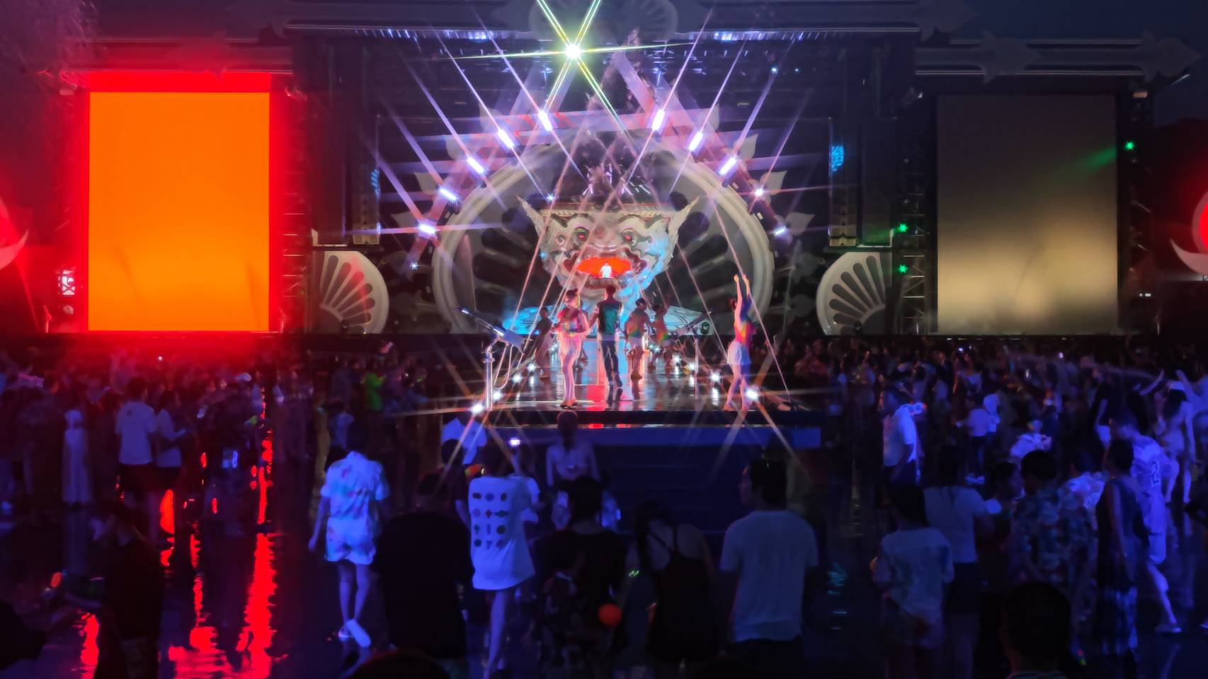 สงกรานต์พัทยาทำสถานประกอบการคึกคักเตรียมปิดชายหาดจัดงานอย่างยิ่งใหญ่