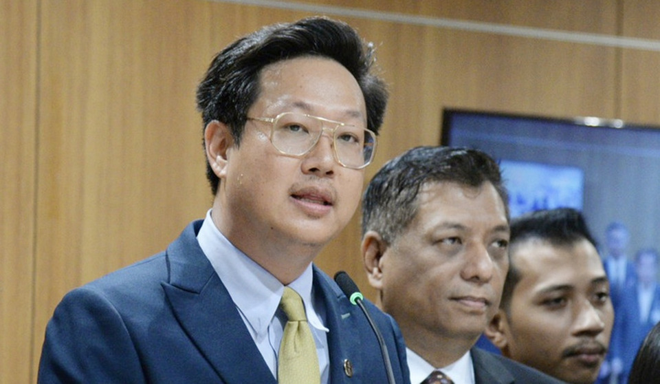 "คริส" นำพรรคเศรษฐกิจยื่นสอบจริยธรรม "ชนนพัฒฐ์" จี้พบ DSI ก่อนสิ้นสุดเอกสิทธิ์ 11 ก.ค.นี้