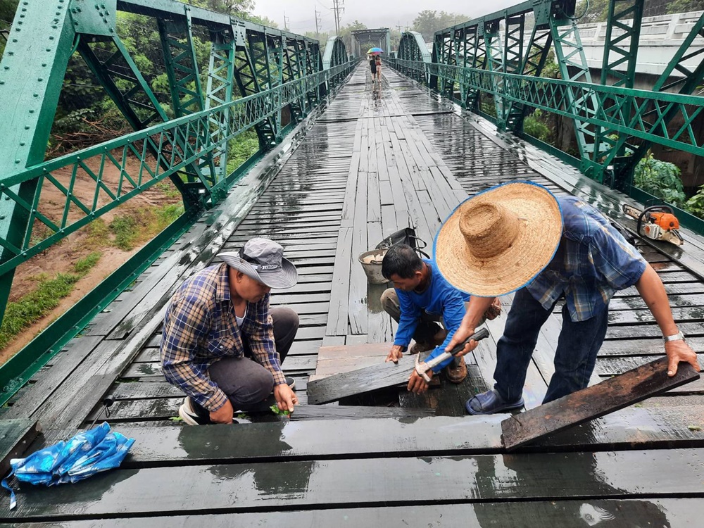 อำเภอปาย ปรับปรุงซ่อมแซมสะพานประวัติศาสตร์ท่าปาย สร้างความปลอดภัยนักท่องเที่ยว