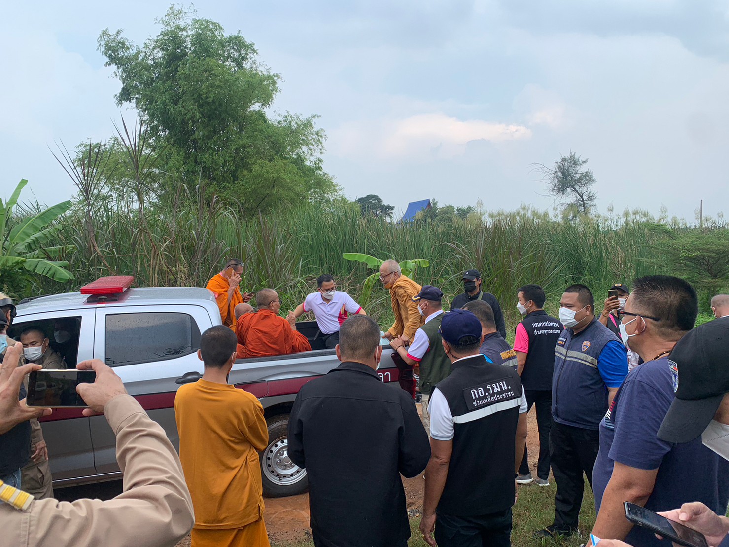 บุกจับพระเขมรปลอมหลังชาวบ้านแจ้งเบาะแส 