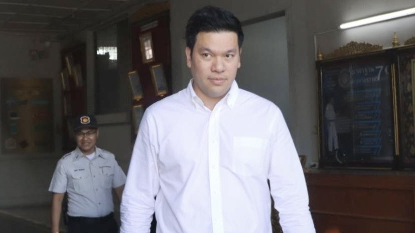 “ปอ ปิฎก” เยี่ยม “ทักษิณ”  เพื่อนมงฟอร์ตบินตรงให้กำลังใจ