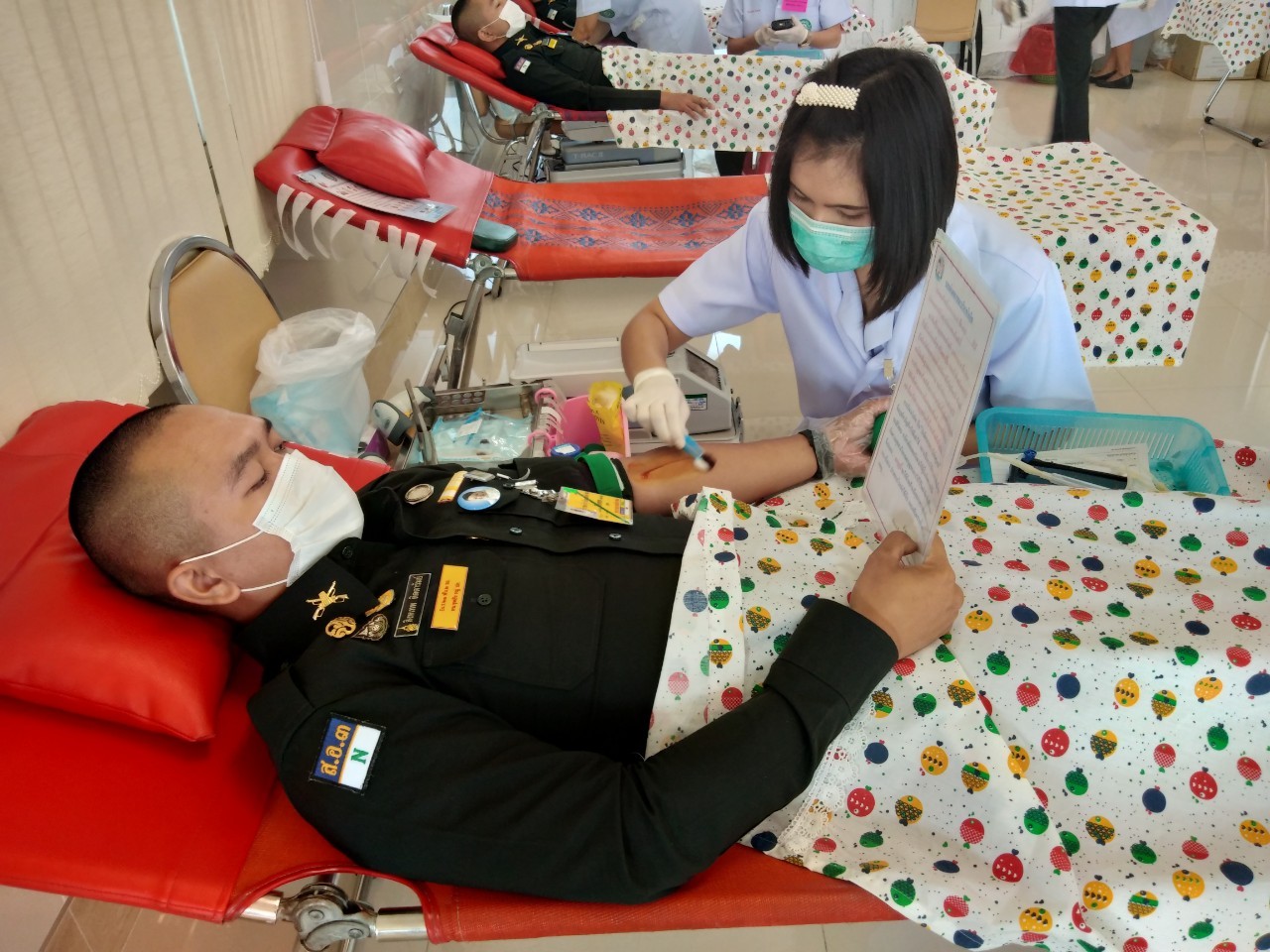 ข้าราชบริพารหน่วยราชการในพระองค์  พร้อมใจบริจาคโลหิต เพื่อใช้เป็นโลหิตสำรองในภาวะขาดแคลน จากสถานการณ์การแพร่ระบาดโควิด-19 