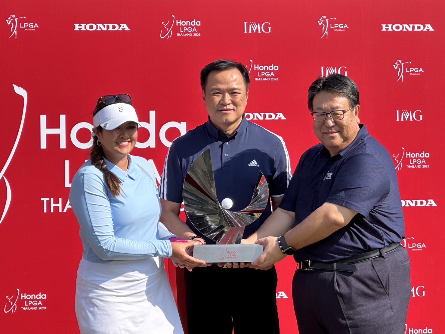 “อนุทิน” ร่วมยินดีแชมป์รายการฮอนด้า แอลพีจีเอ ไทยแลนด์ 2023 ชื่นชมผลงาน 2 โปรกอล์ฟสาวไทยจบอันดับ2 และ3
