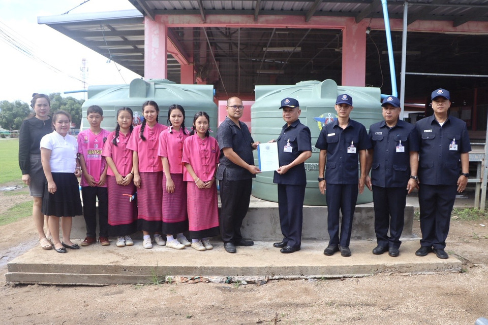 ทหารพัฒนา นพค.36 มอบถังเก็บน้ำแก้ขาดแคลนน้ำ 2 โรงเรียนแม่สะเรียง เด็ก-ครูได้ประโยชน์       