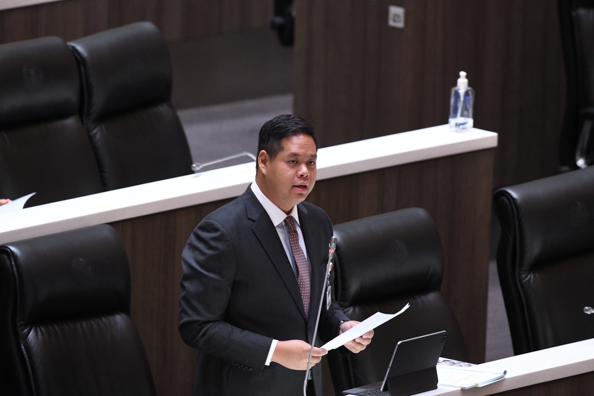 “สรรเพชญ” ถามรัฐบาลปราบยางเถื่อนหายไปไหน แซะถนัดเคลมผลงาน ทำชาวสวนยางขาดทุน