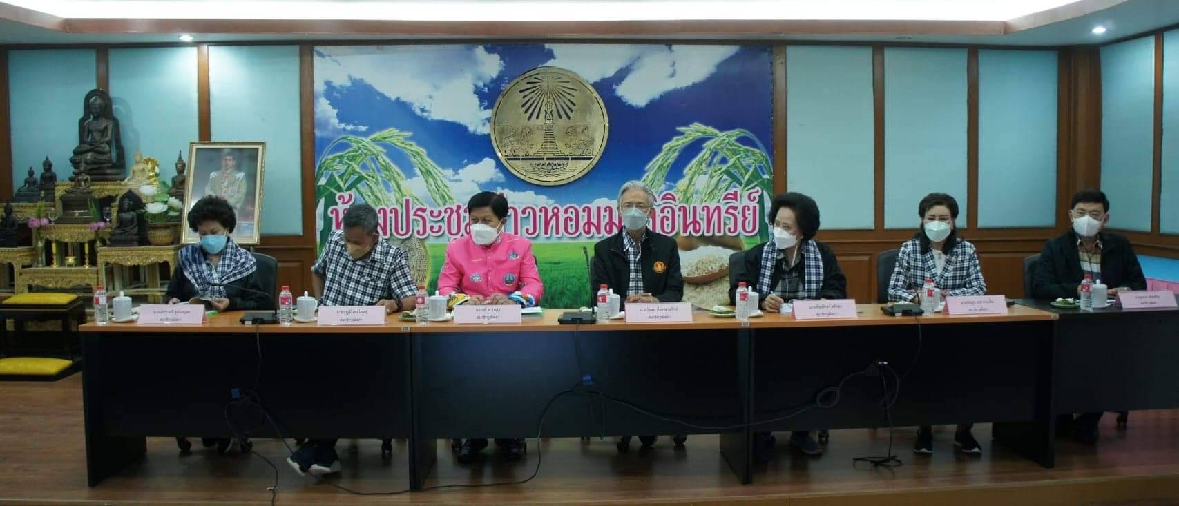 สว.ยกคณะ ร่วมประชุมกับภาคราชการและเกษตรกรยโสธร หาแนวทางส่งเสริมให้ปชช.มีคุณภาพชีวิตที่ดีขึ้น           