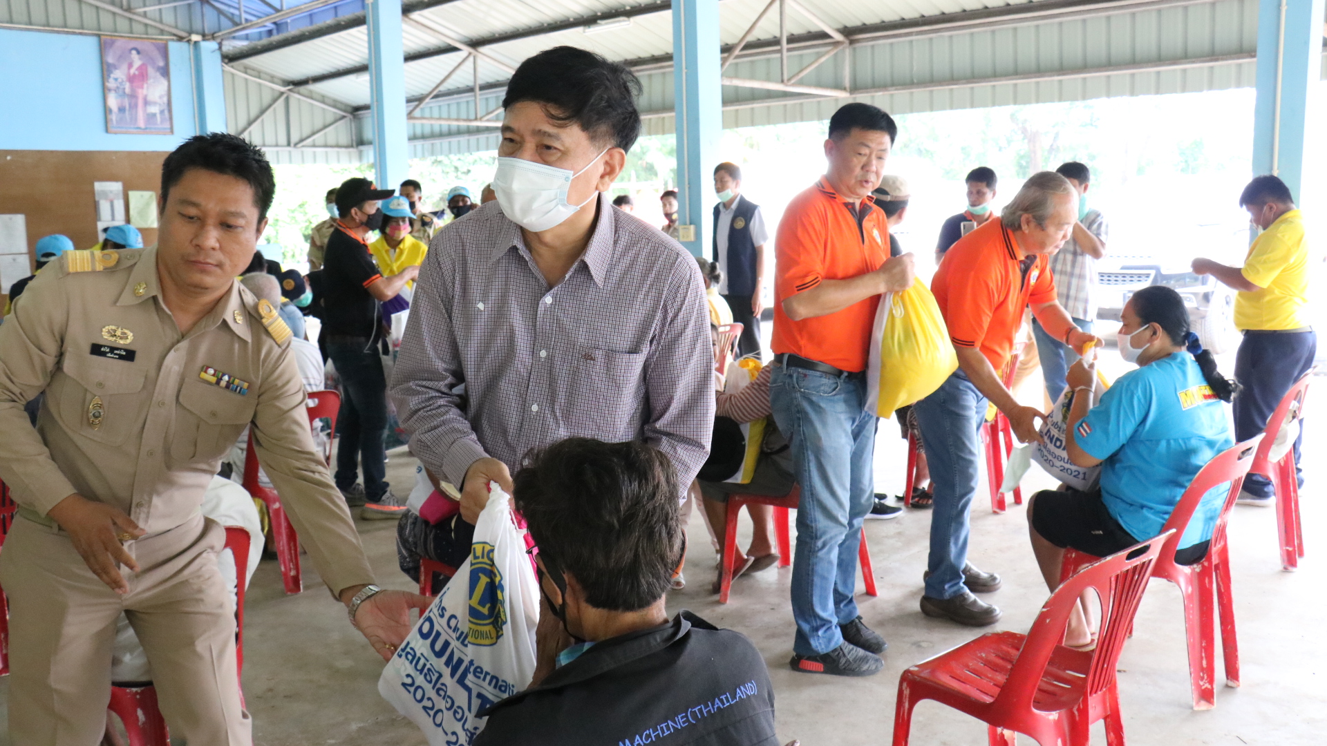 โคราชอ่วม 8 อำเภอ ธารน้ำใจหลั่งไหล สโมสรไลออนส์ระดมทุนมอบถุงยังชีพ ช่วยผู้ประสบภัย