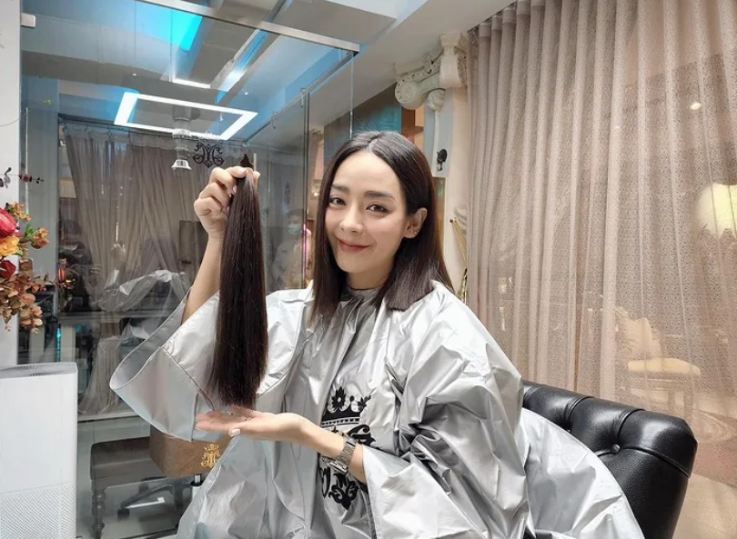 สวยใจบุญ! 'ปุยฝ้าย ณัฎฐพัชร์' ปรับลุคหั่นผมสั้น บริจาคให้ผู้ป่วยโรคมะเร็ง
