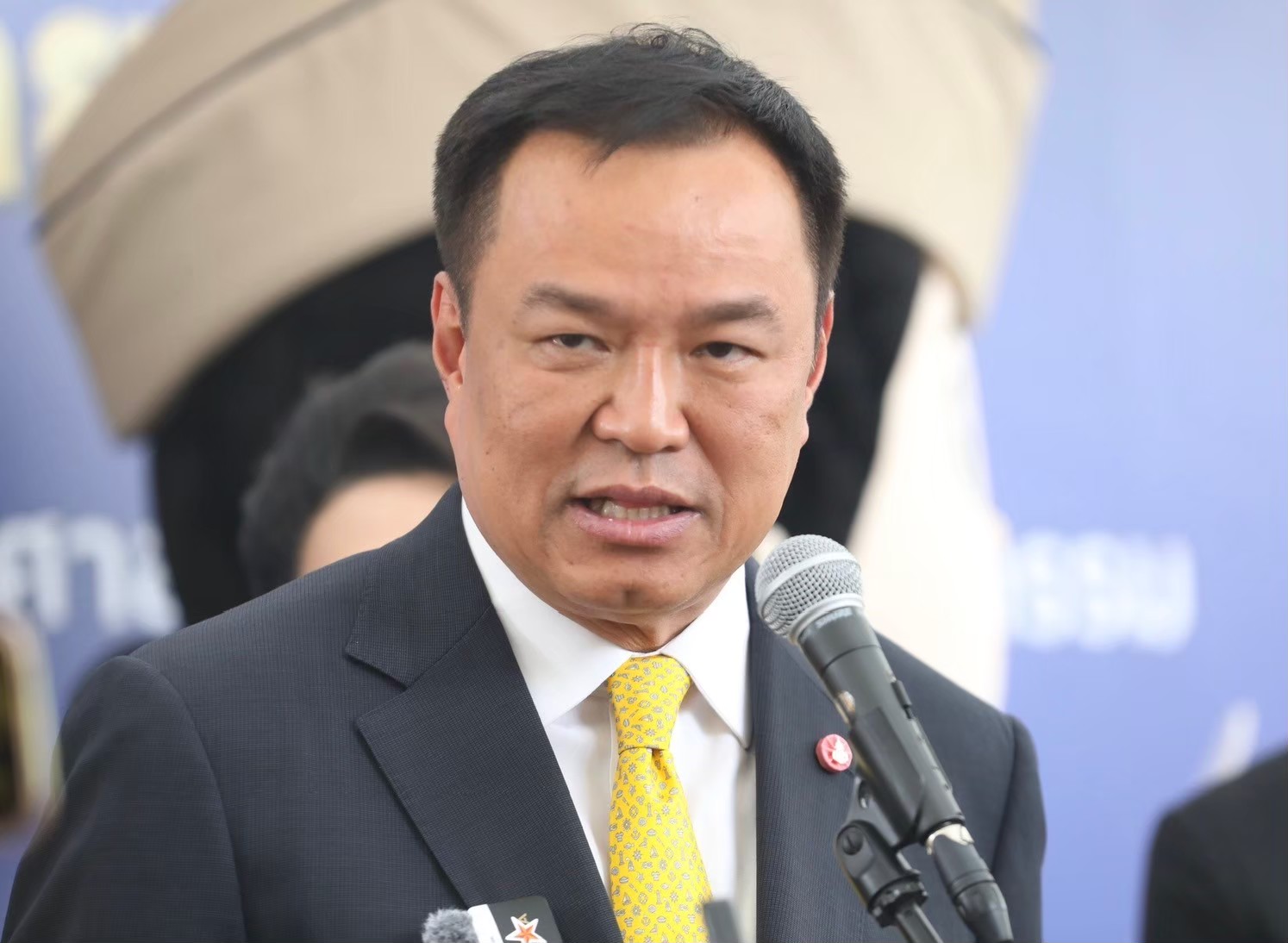 "อนุทิน" ยันไม่ใช่ต้นเรื่องชูแก้ รธน.ปมจริยธรรม ปัดกลับลำ ขอเดินหน้าเร่งแก้ปัญหาประชาชนก่อน