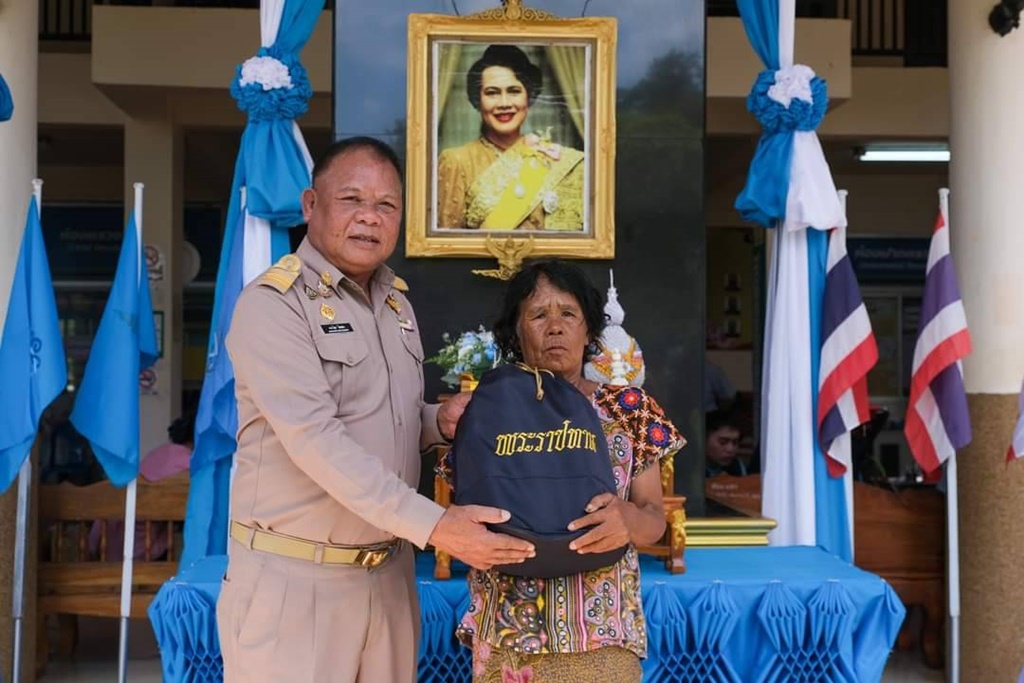 อบจ.ยโสธร มอบสิ่งของพระราชทานผู้ป่วยติดเตียงและผู้ด้อยโอกาส พร้อมบริจาคโลหิตเฉลิมพระเกียรติ